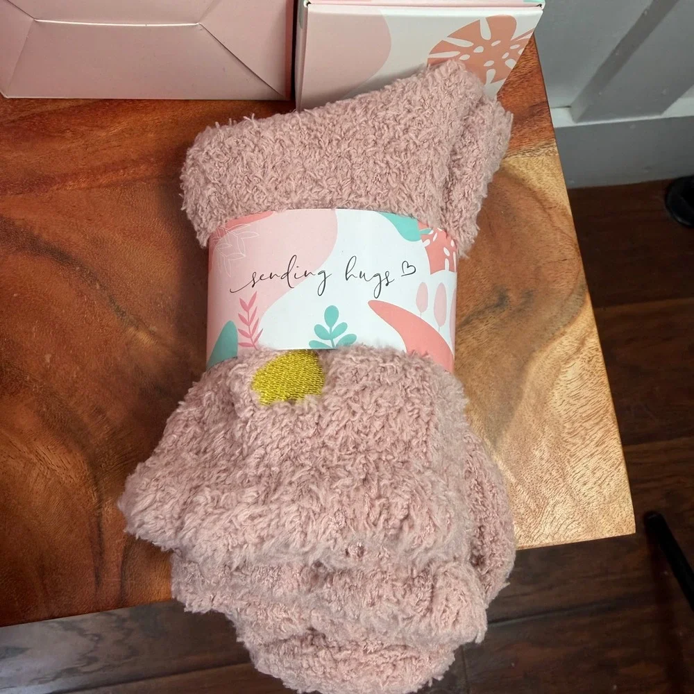 New 7pc MAYICIVO Self Care Gift Set Candle Bath Bombs Socks Tumbler & more Pink